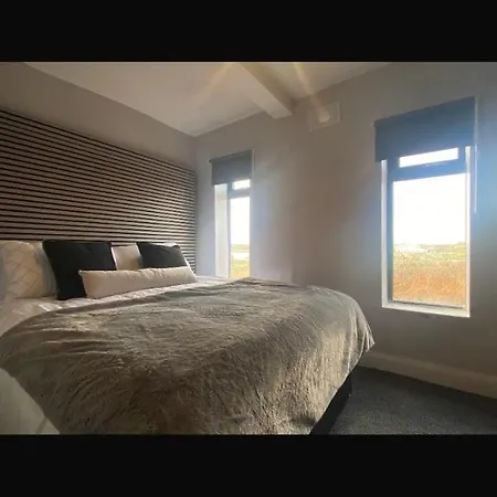 Apartment Sea Breeze House *